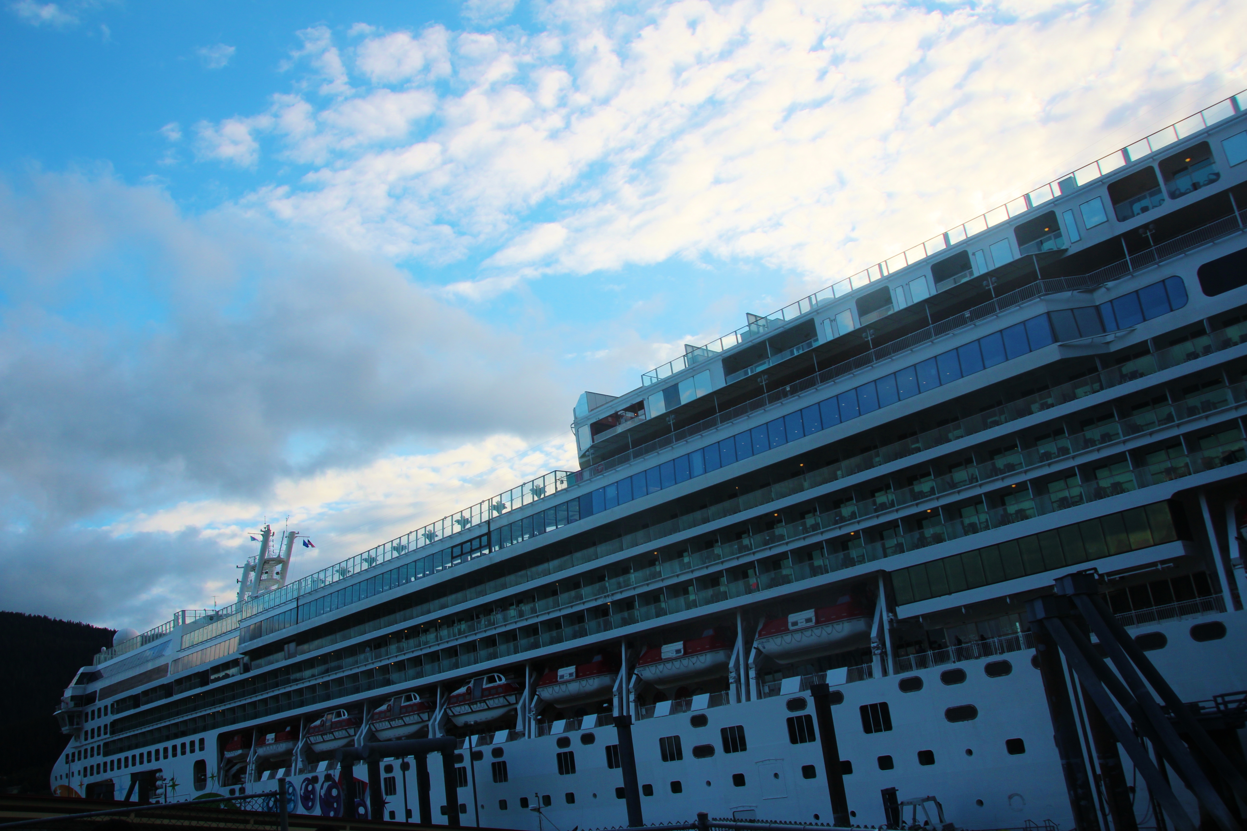 Norwegian Cruise docking station